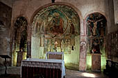 Sirmione - chiesetta romanica di San Pietro in Mavino, affreschi dell'inizio del Trecento 